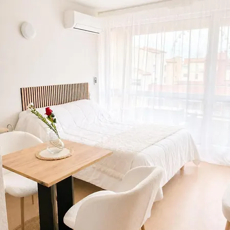 Lvam - Cozy Renovated Ferris Wheel View Pool شقة *